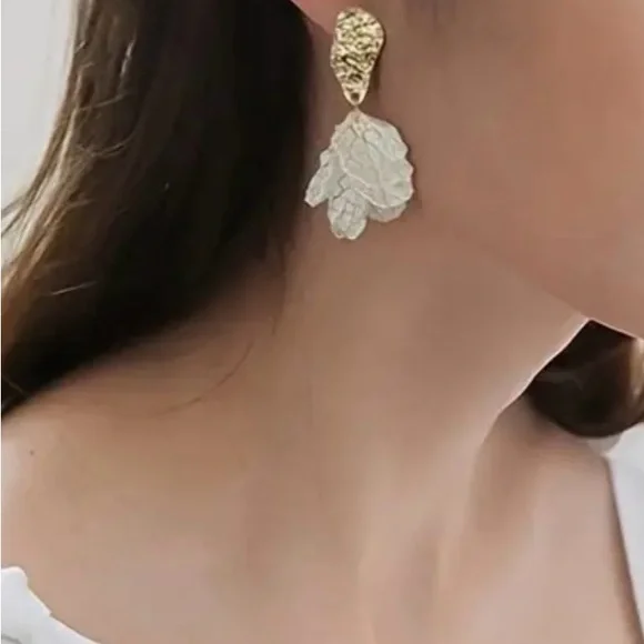 New, Gold and White Floral Dangle Earrings - Picture 3 of 6